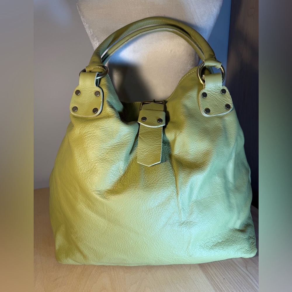 Ted Benson XL Oversized Leather Tote
Made in Italy
Genuine Leather
Light green